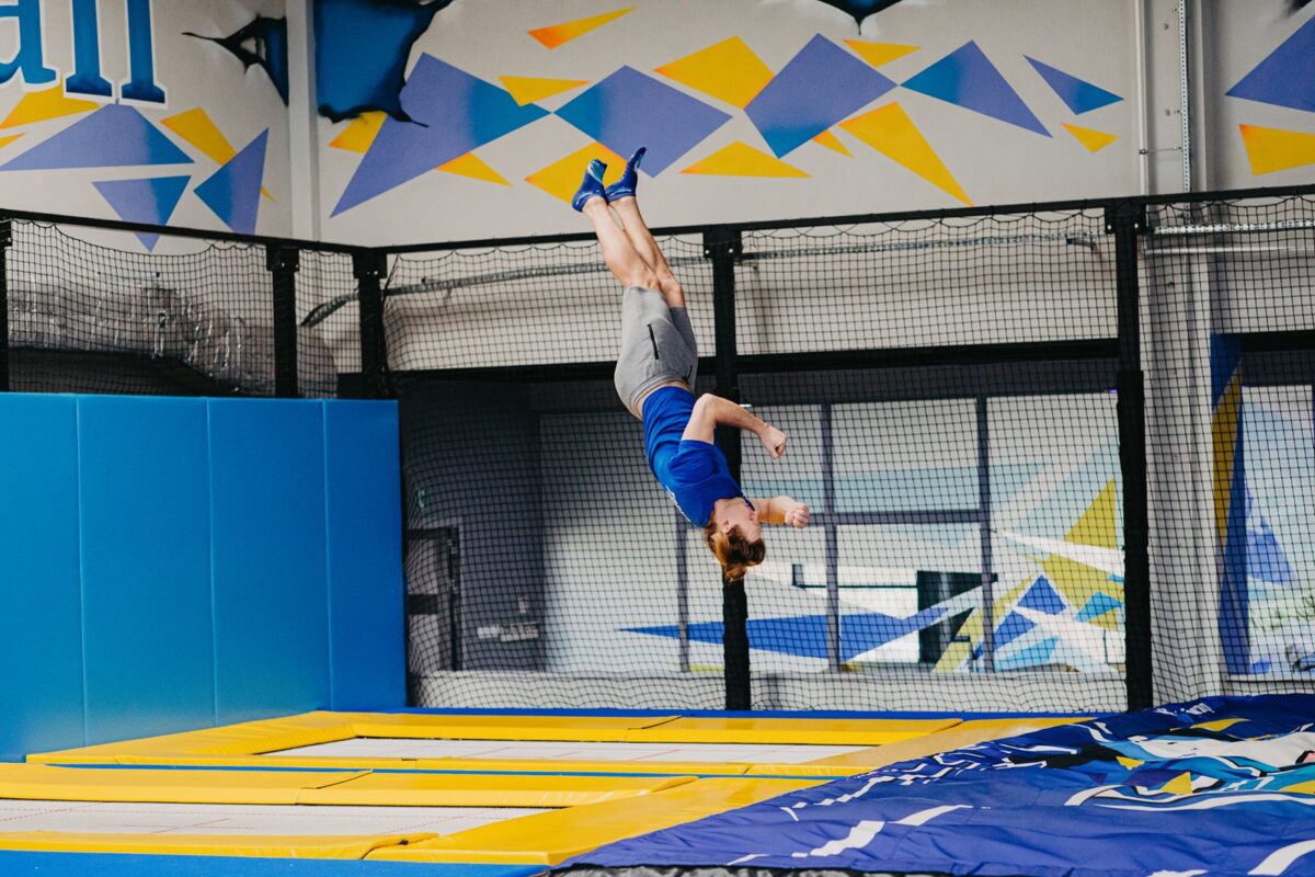 Jak zrobić śrube na trampolinie?