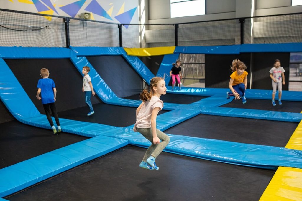 26 trampolin w 6 różnych strefach